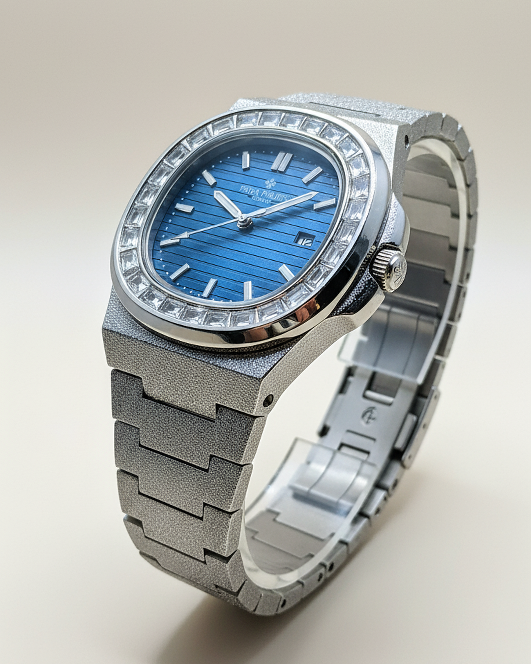 Patek Philippe Nautilus – Silver Bracelet with Blue Dial & Diamond Bezel