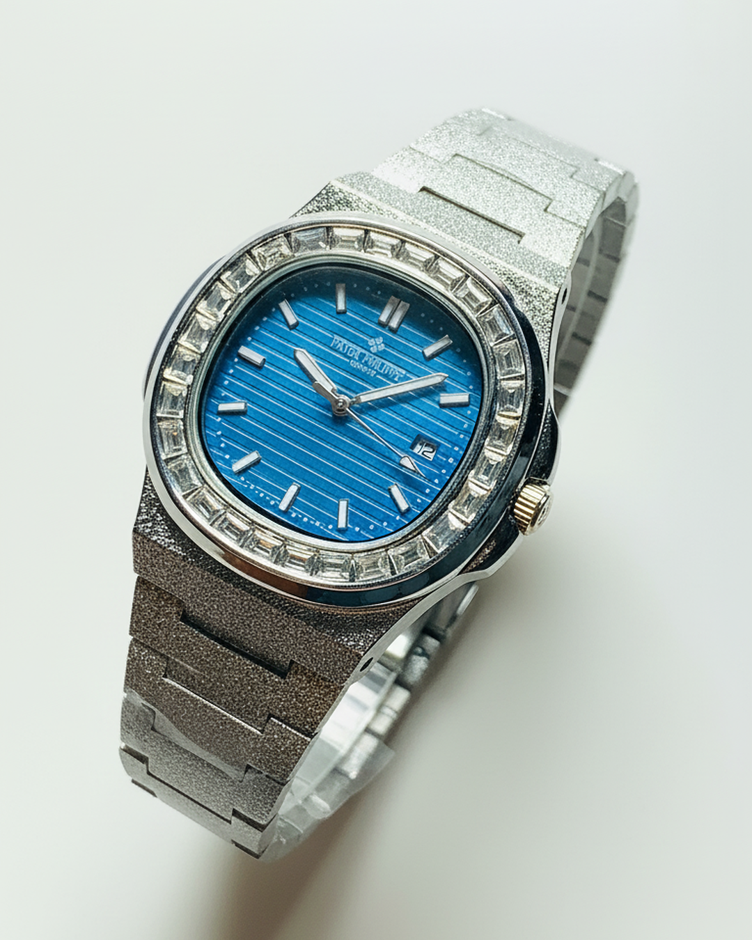 Patek Philippe Nautilus – Silver Bracelet with Blue Dial & Diamond Bezel