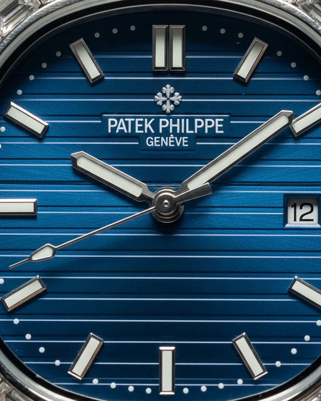 Patek Philippe Nautilus – Silver Bracelet with Blue Dial & Diamond Bezel