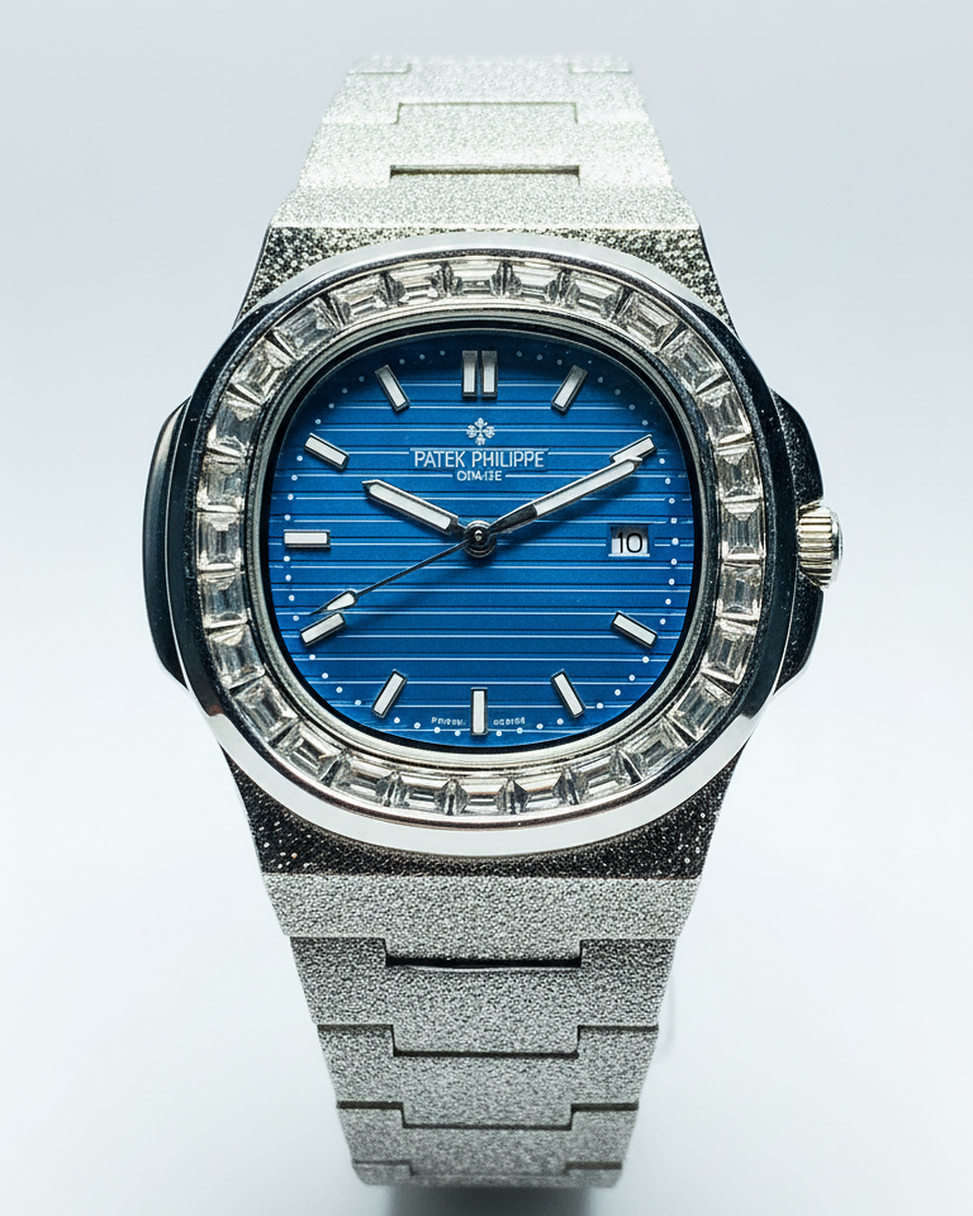 Patek Philippe Nautilus – Silver Bracelet with Blue Dial & Diamond Bezel