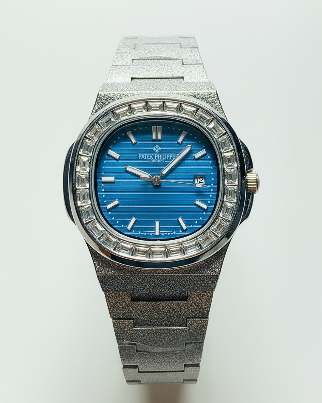Patek Philippe Nautilus – Silver Bracelet with Blue Dial & Diamond Bezel