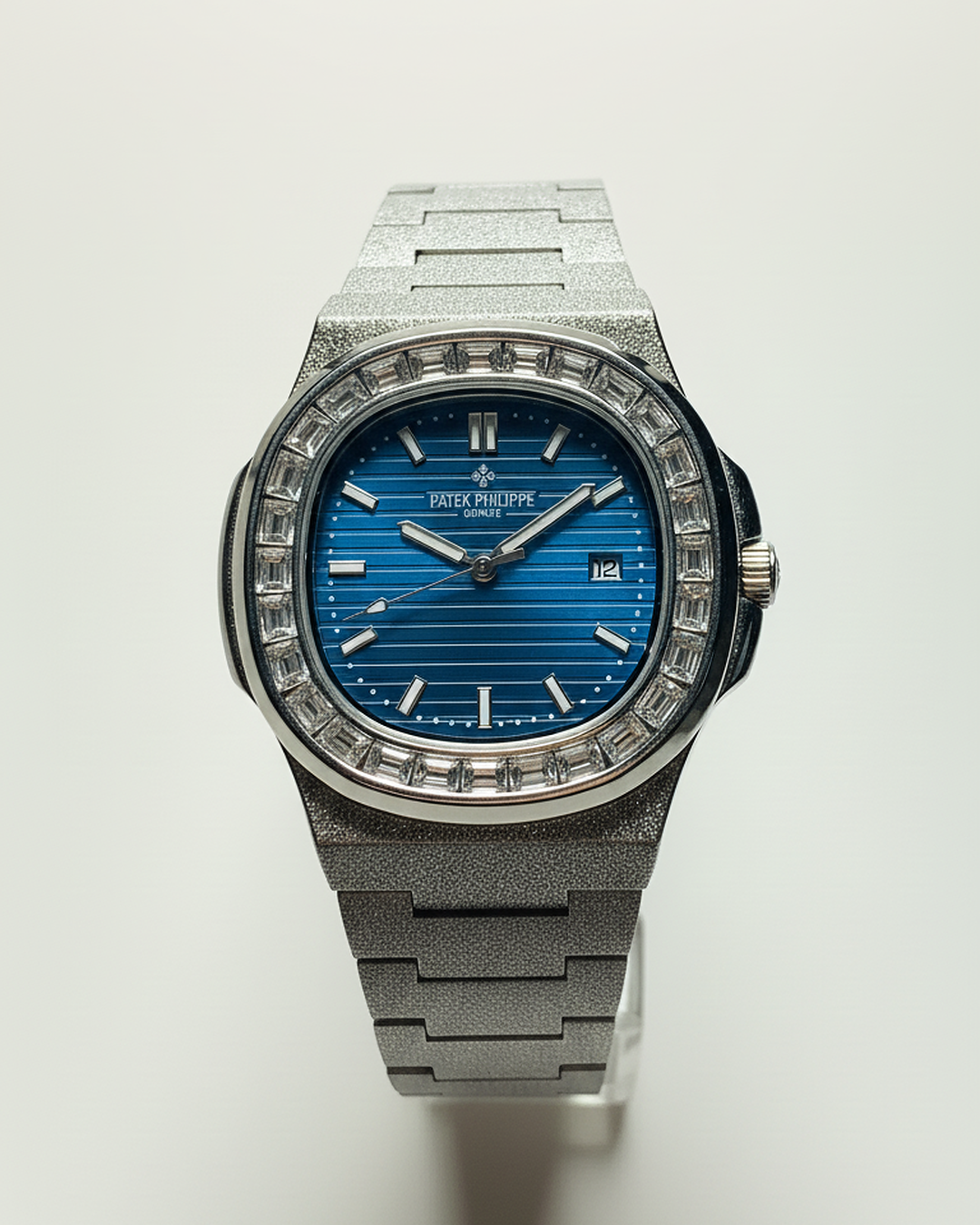 Patek Philippe Nautilus – Silver Bracelet with Blue Dial & Diamond Bezel